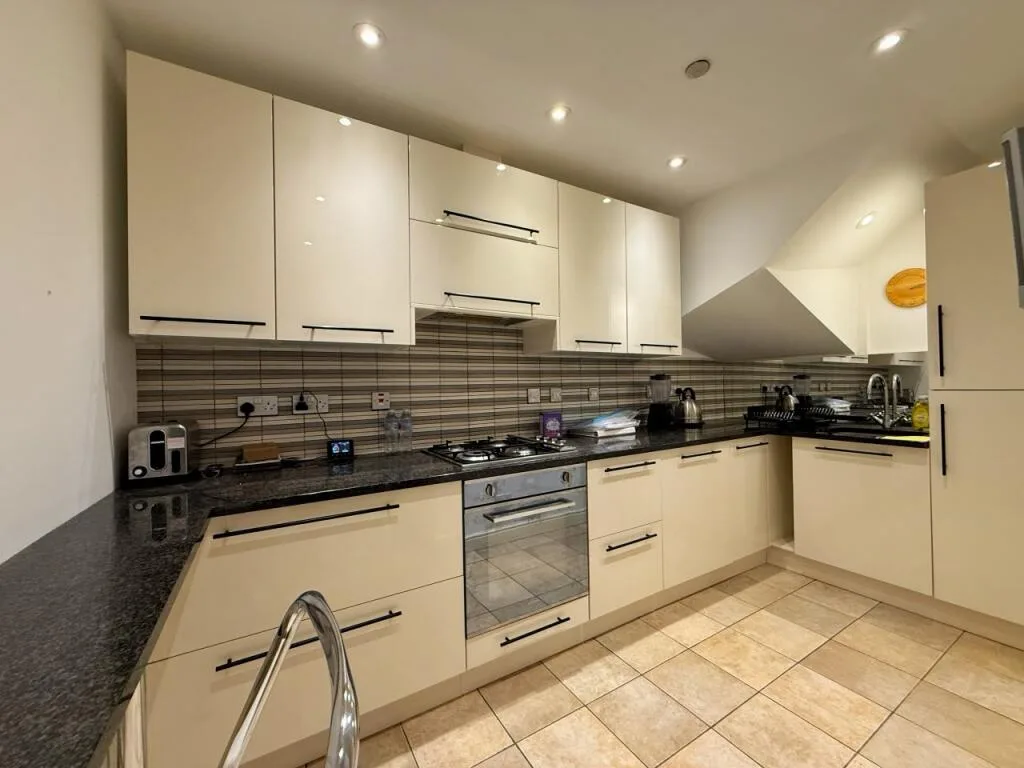 2 bedroom end of terrace house for rent