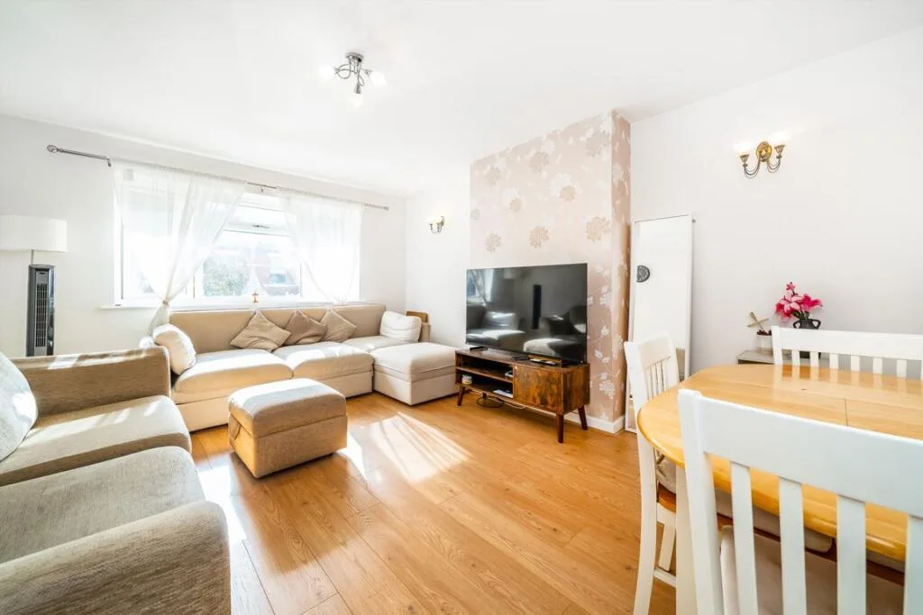 3 bedroom flat for rent