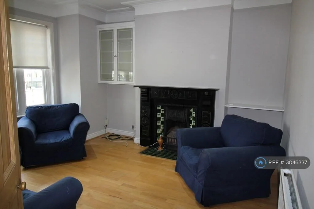 2 bedroom maisonette for rent