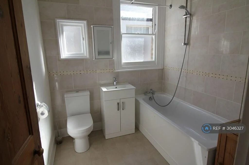 2 bedroom maisonette for rent