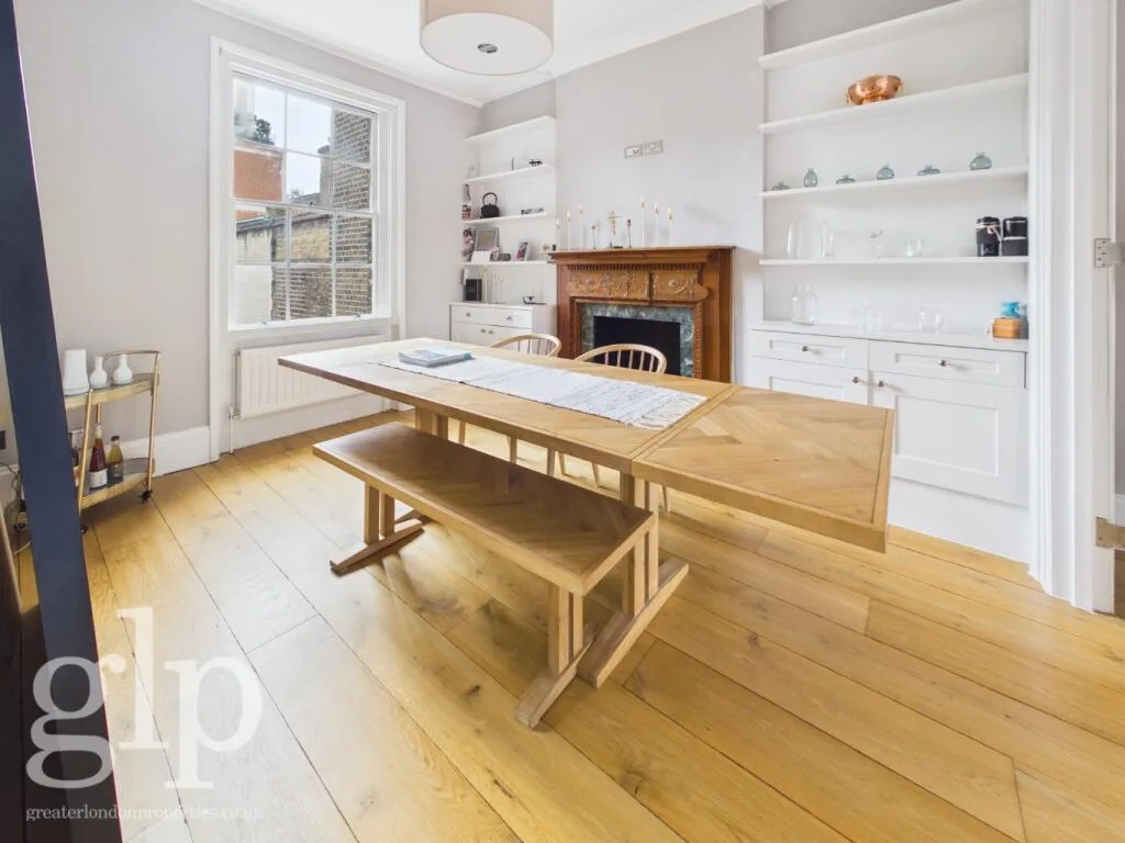 2 bedroom town house for rent