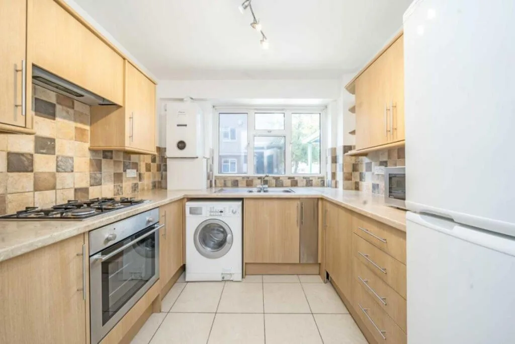 3 bedroom flat for rent