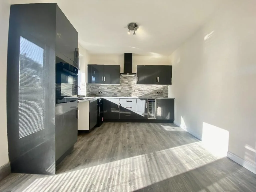 3 bedroom semi-detached house for rent