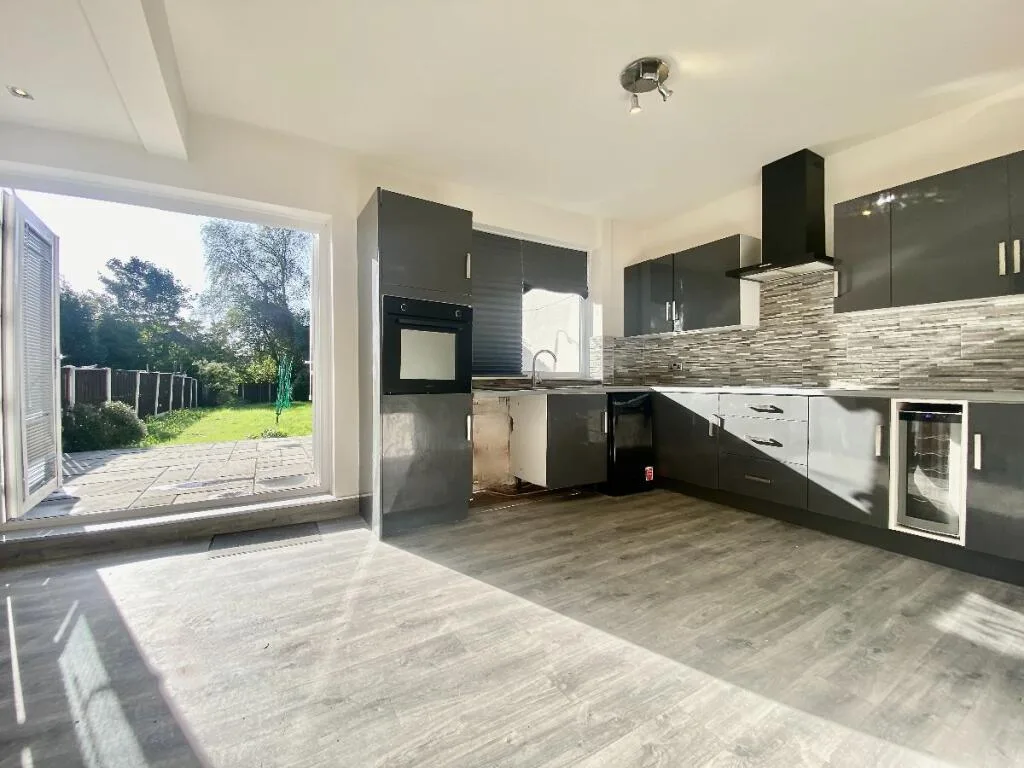 3 bedroom semi-detached house for rent