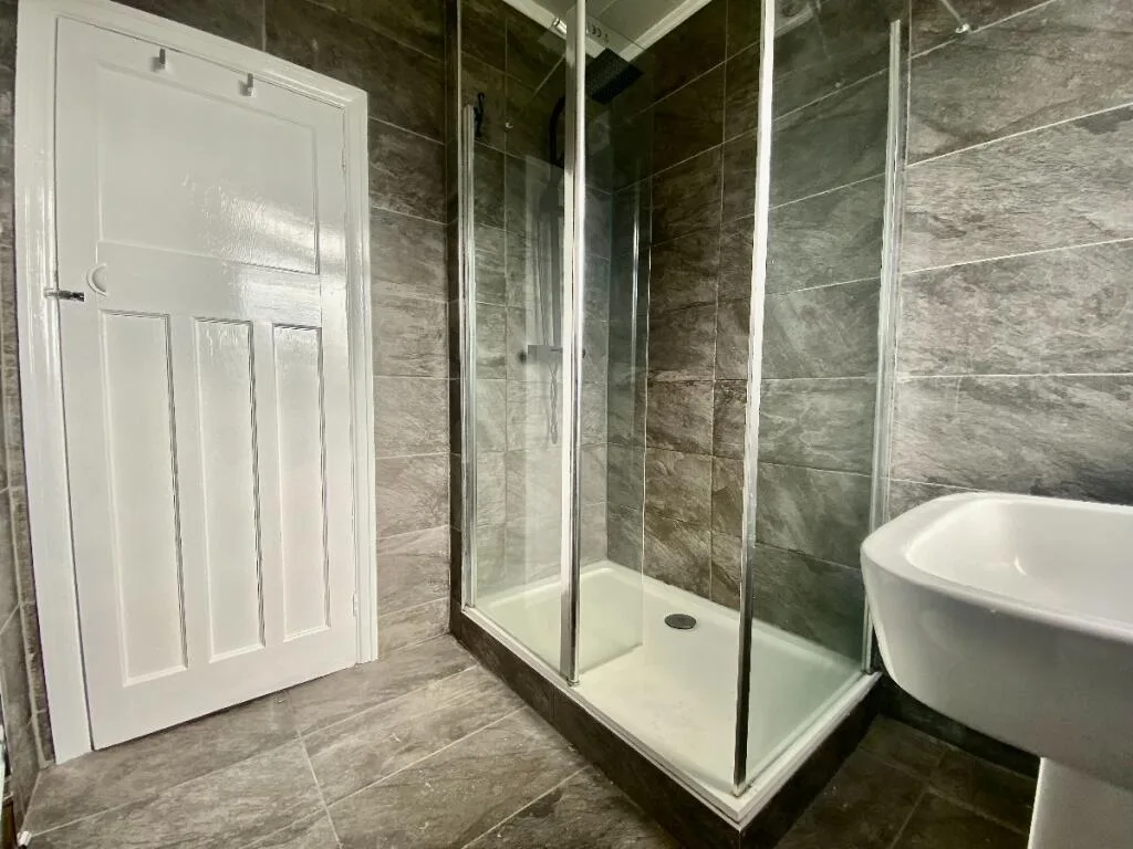 3 bedroom semi-detached house for rent