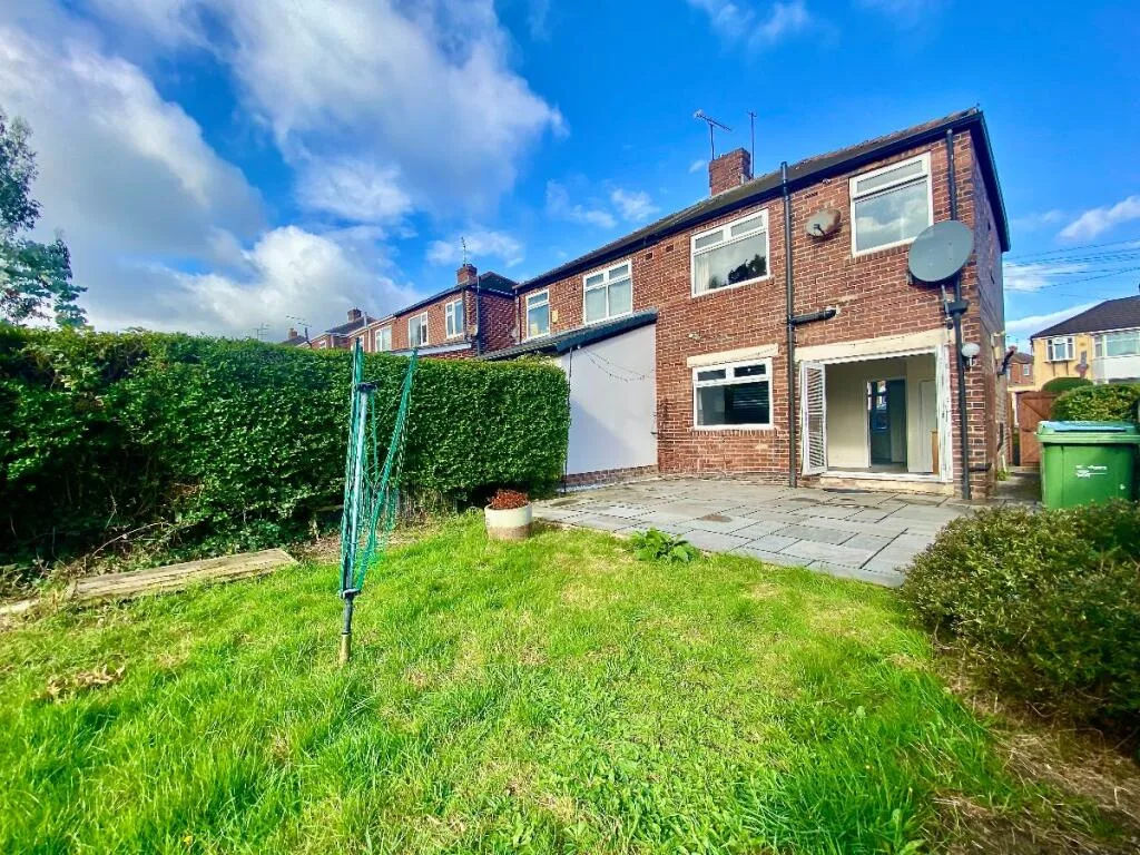 3 bedroom semi-detached house for rent