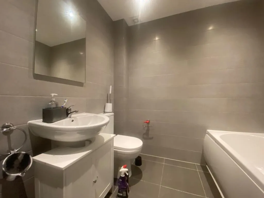 3 bedroom semi-detached house for rent