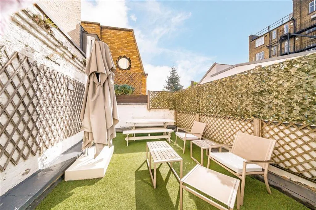 3 bedroom maisonette for rent