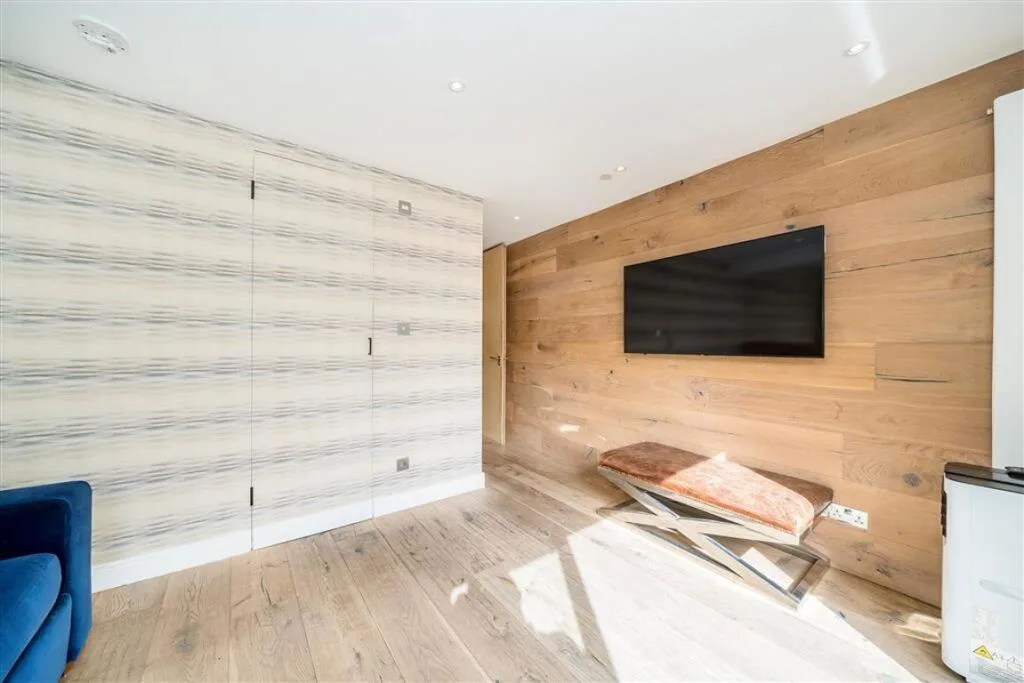 3 bedroom maisonette for rent