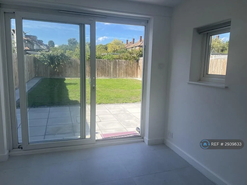 4 bedroom semi-detached house for rent