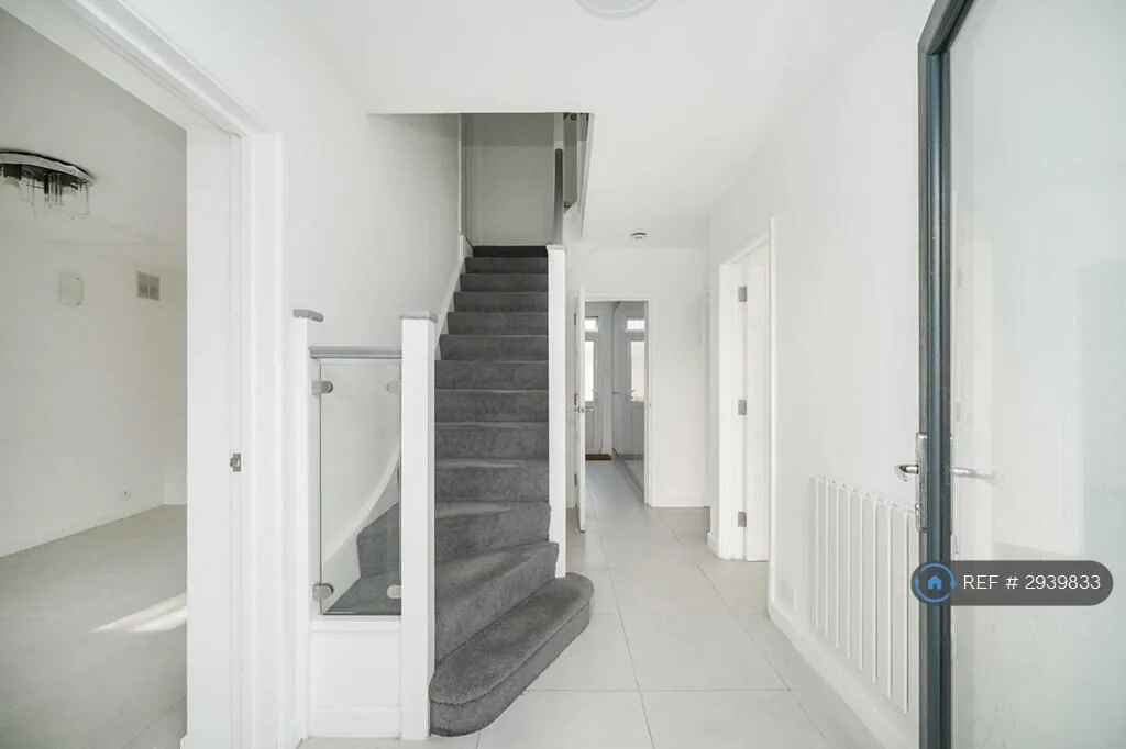 4 bedroom semi-detached house for rent