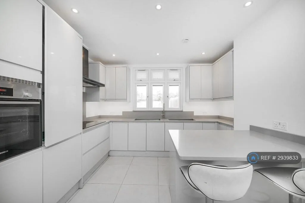 4 bedroom semi-detached house for rent