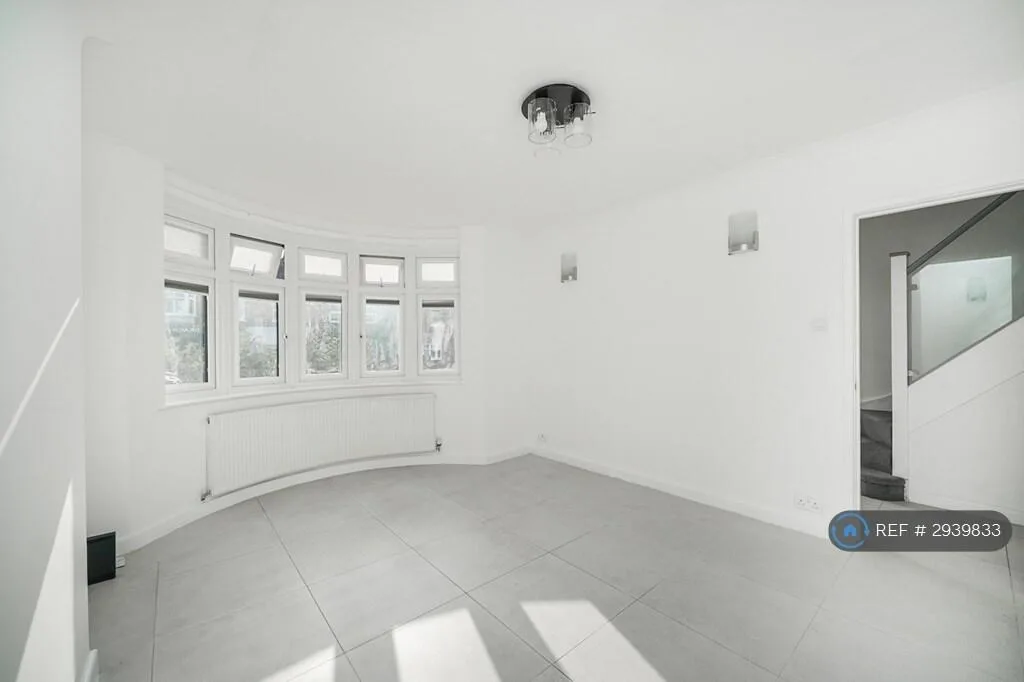 4 bedroom semi-detached house for rent
