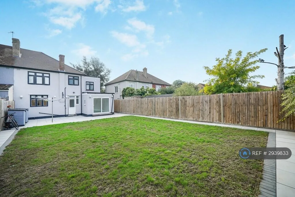 4 bedroom semi-detached house for rent