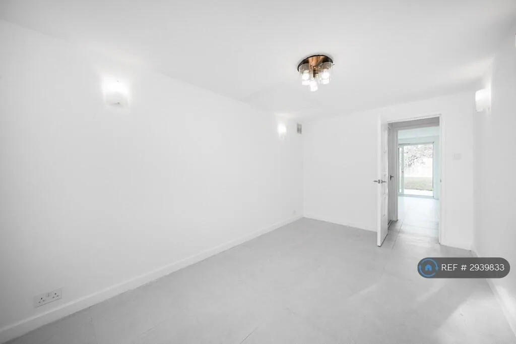 4 bedroom semi-detached house for rent