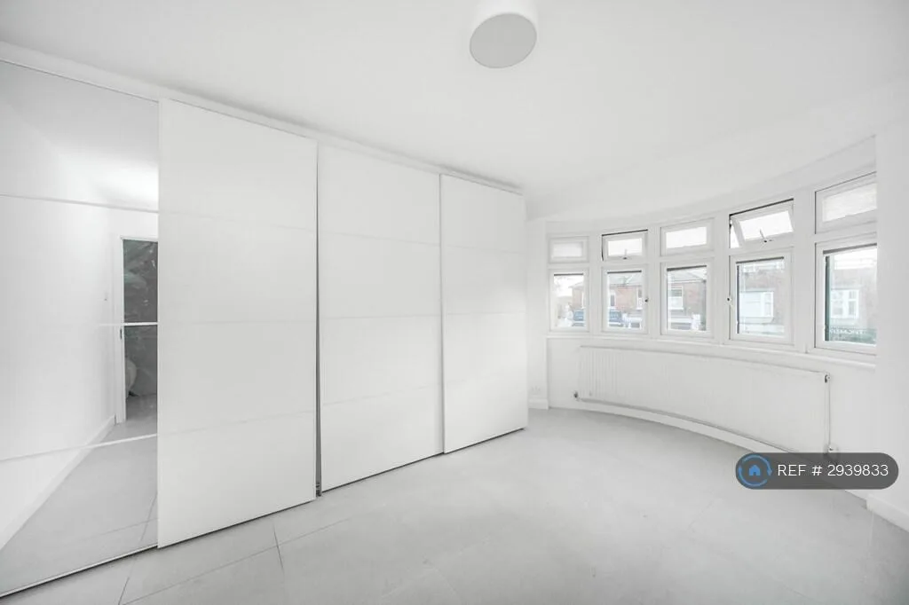 4 bedroom semi-detached house for rent