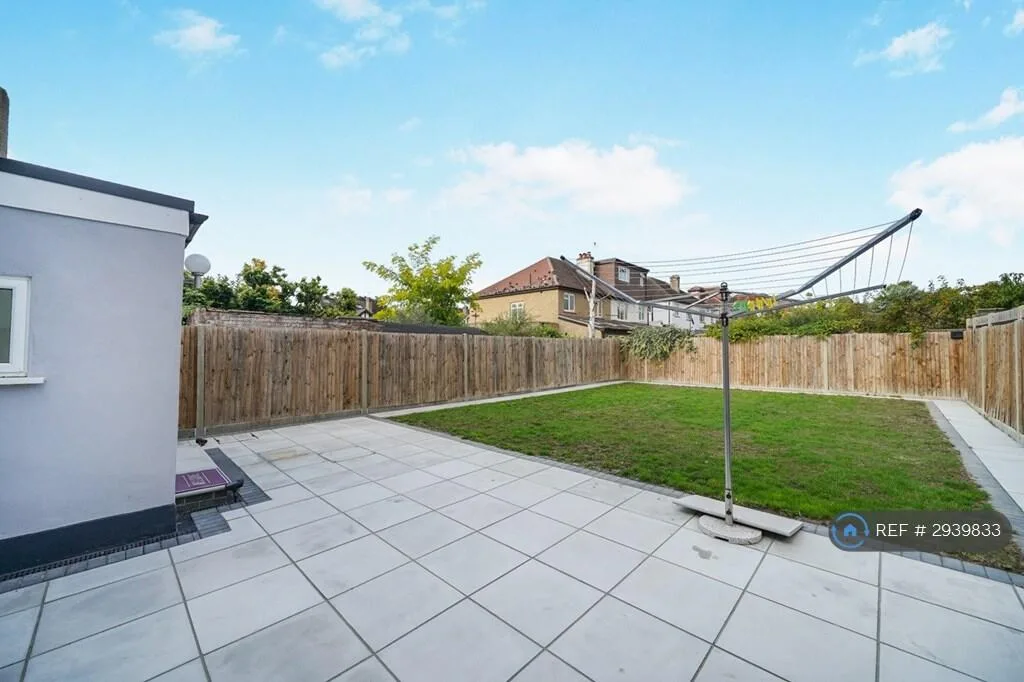 4 bedroom semi-detached house for rent