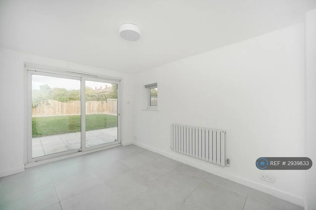 4 bedroom semi-detached house for rent