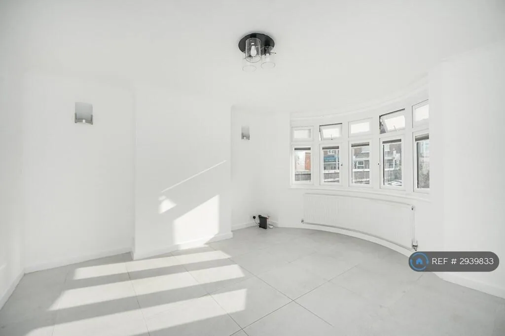 4 bedroom semi-detached house for rent