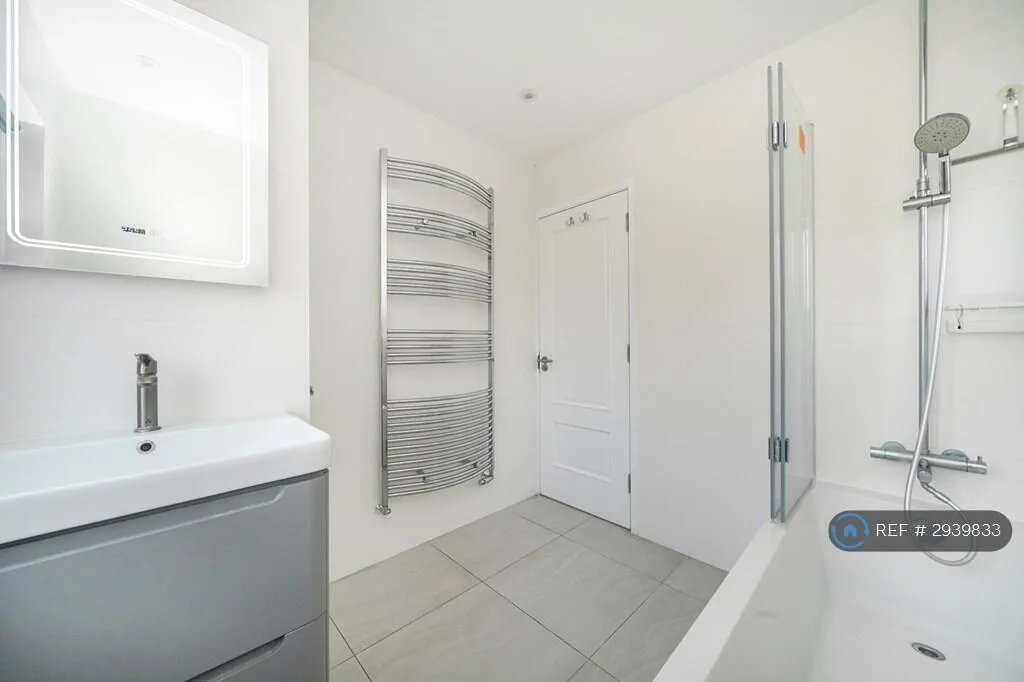 4 bedroom semi-detached house for rent
