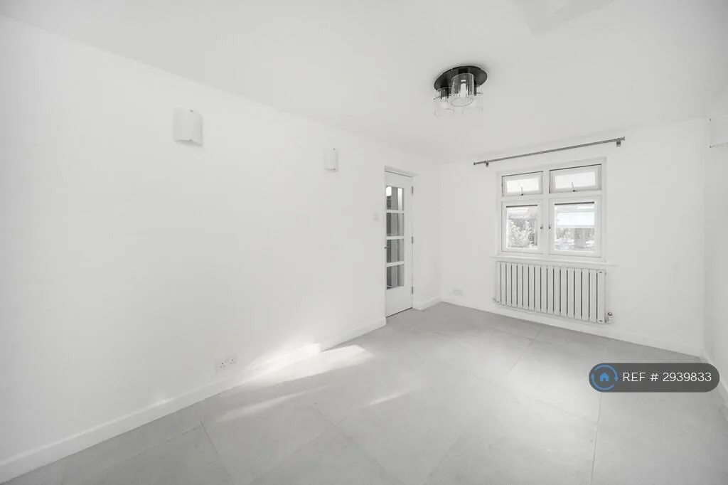 4 bedroom semi-detached house for rent