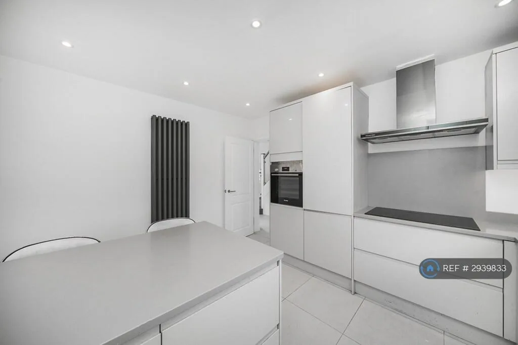 4 bedroom semi-detached house for rent