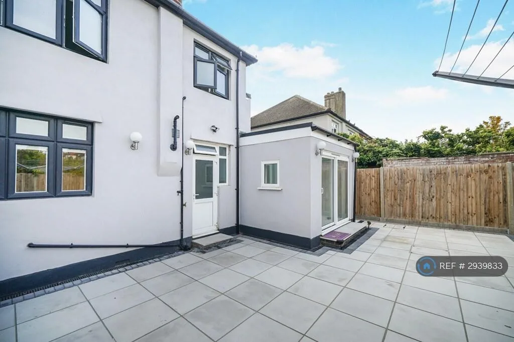4 bedroom semi-detached house for rent