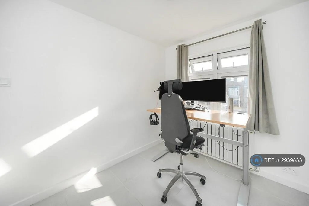 4 bedroom semi-detached house for rent