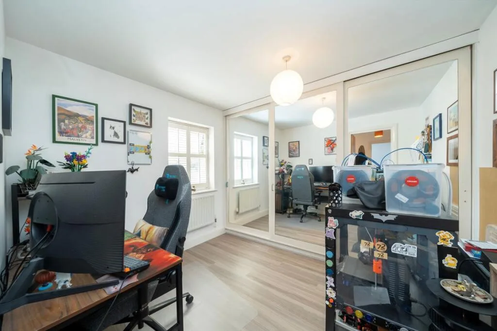 2 bedroom maisonette for rent