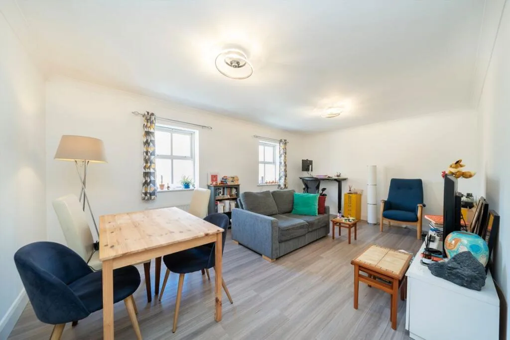 2 bedroom maisonette for rent