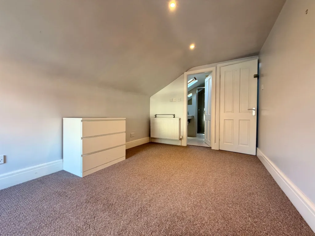 3 bedroom end of terrace house for rent