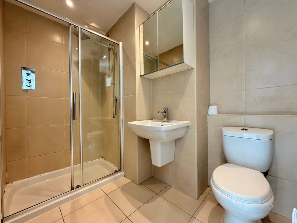 3 bedroom end of terrace house for rent