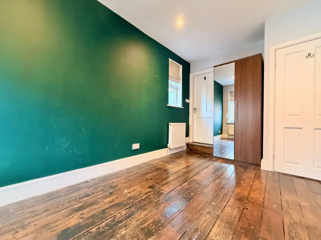 3 bedroom end of terrace house for rent