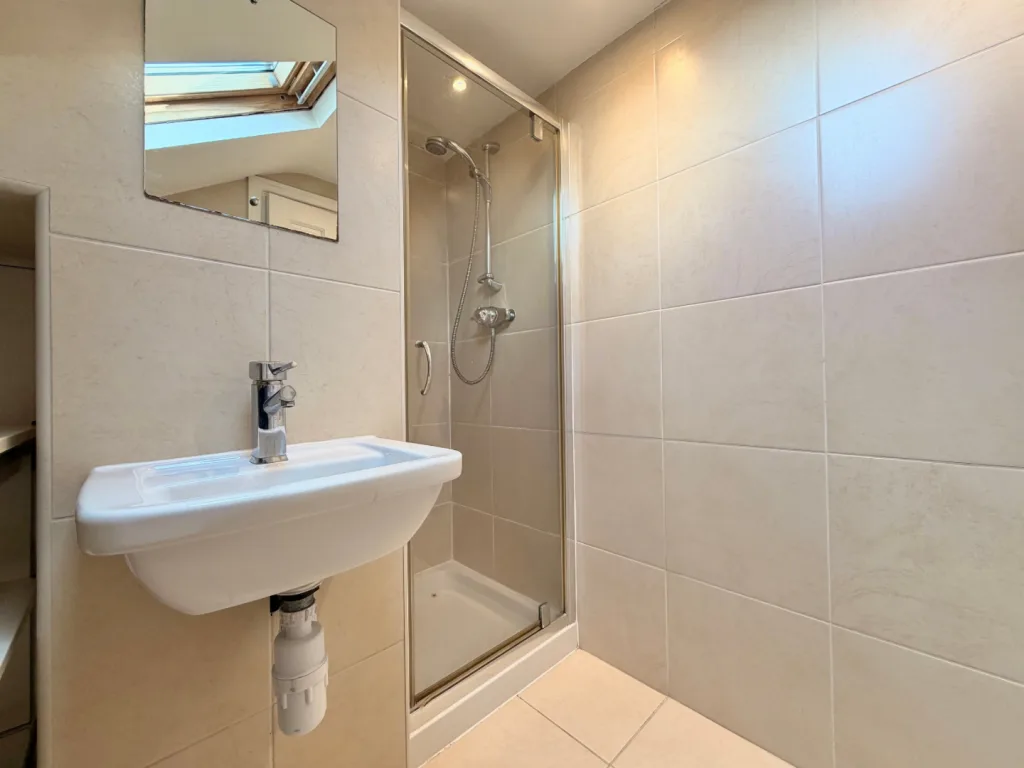 3 bedroom end of terrace house for rent