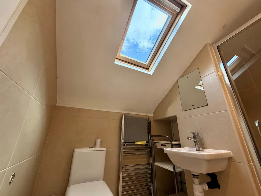 3 bedroom end of terrace house for rent