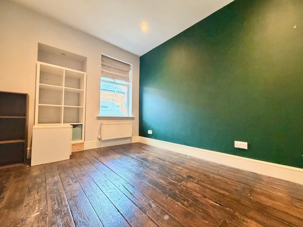 3 bedroom end of terrace house for rent