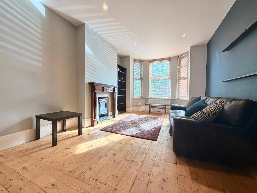 3 bedroom end of terrace house for rent