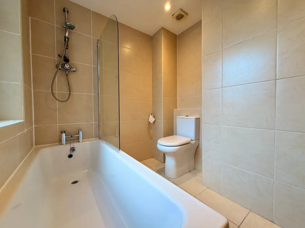 3 bedroom end of terrace house for rent