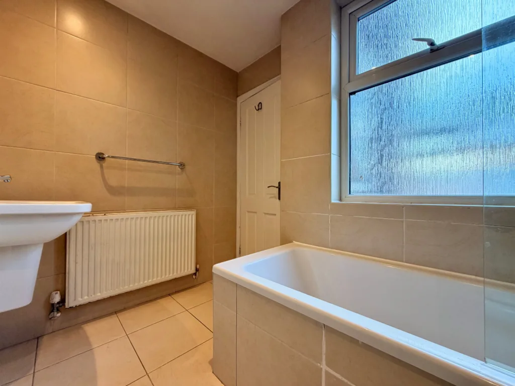 3 bedroom end of terrace house for rent