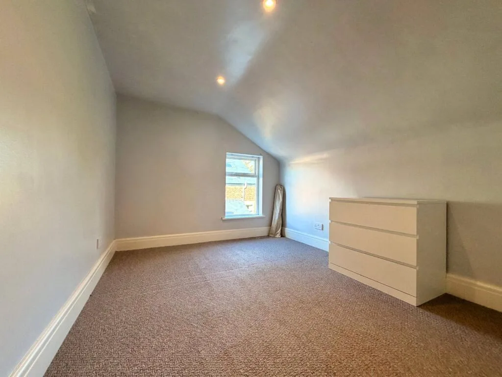 3 bedroom end of terrace house for rent