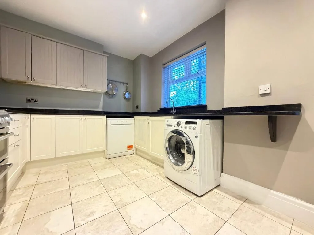 3 bedroom end of terrace house for rent