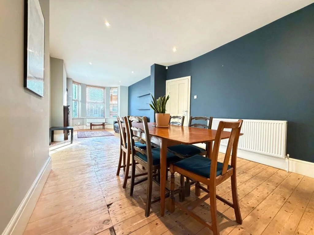 3 bedroom end of terrace house for rent