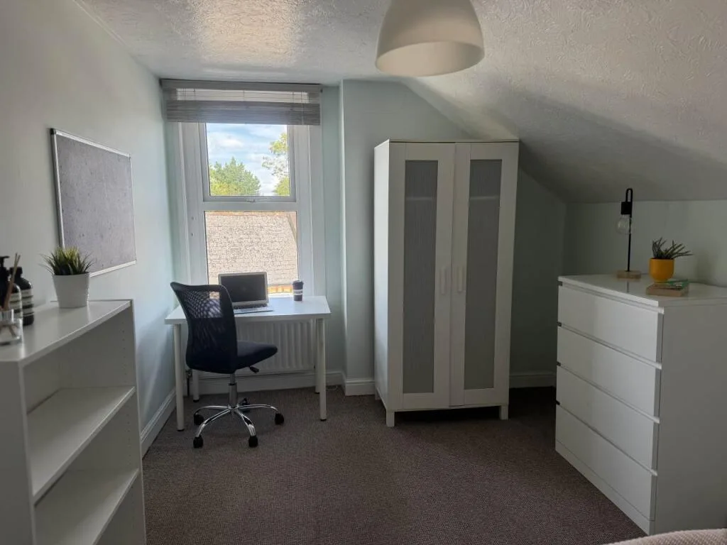 6 bedroom house for rent