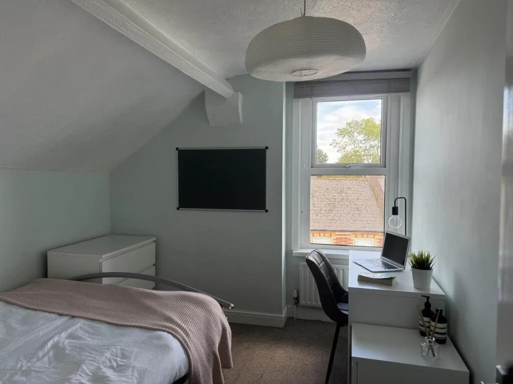 6 bedroom house for rent