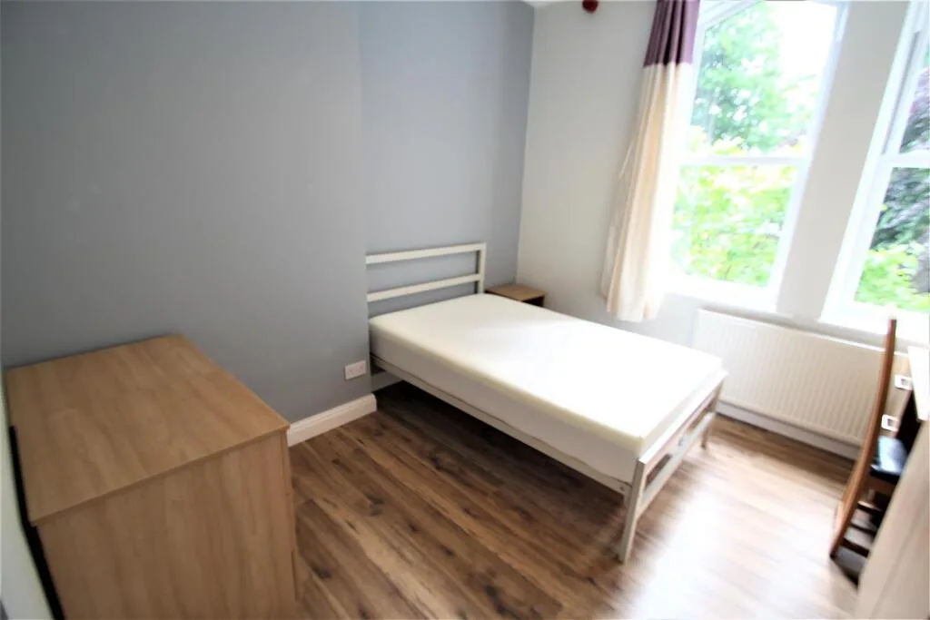 12 bedroom detached house for rent