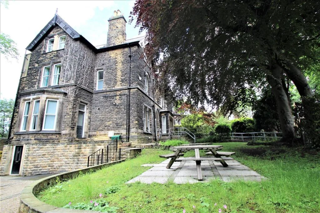 12 bedroom detached house for rent