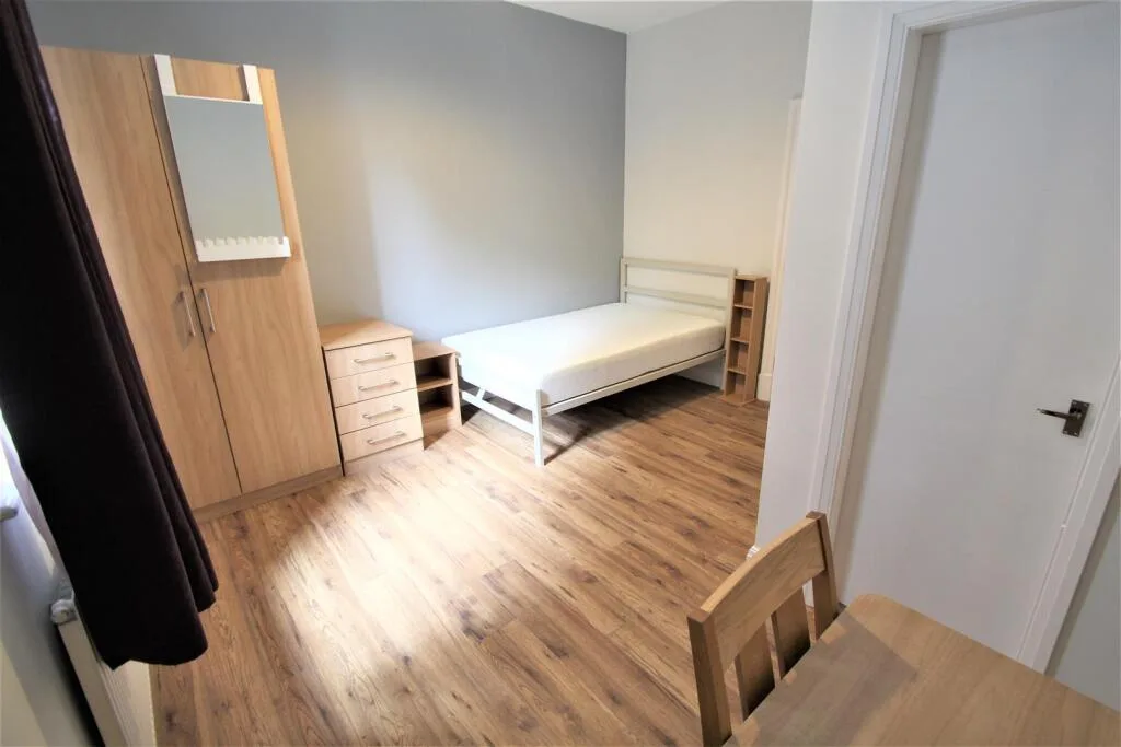 12 bedroom detached house for rent