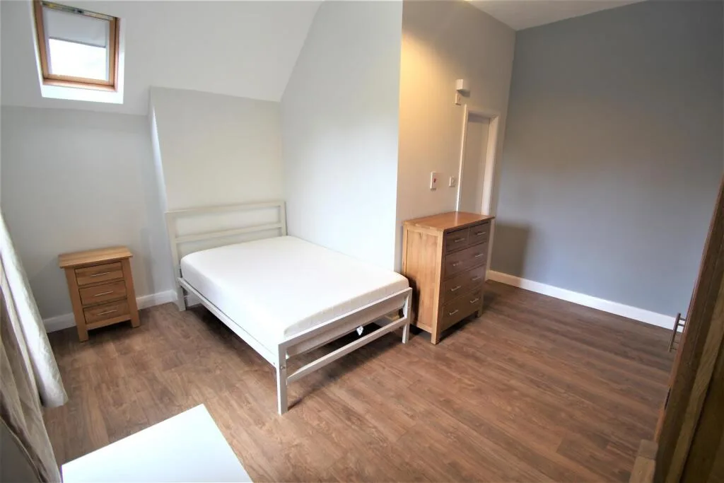 12 bedroom detached house for rent