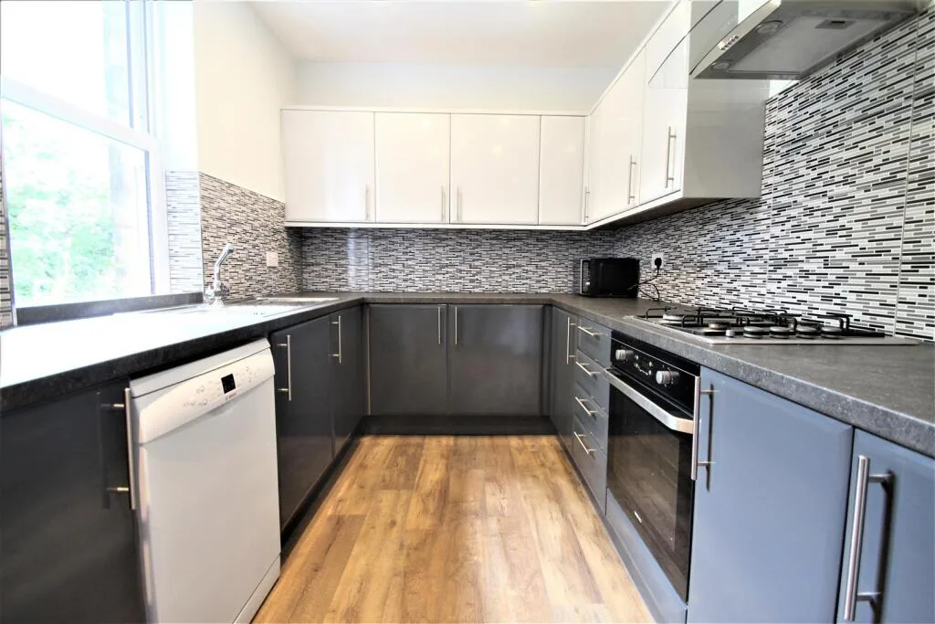 12 bedroom detached house for rent