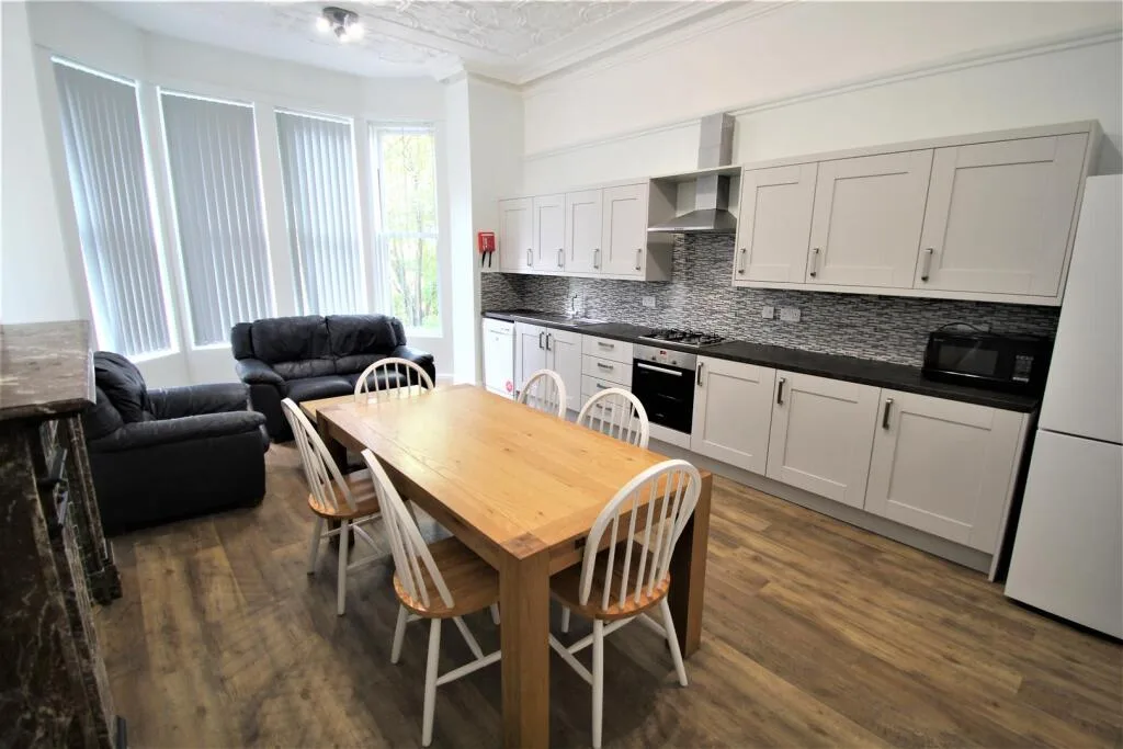 12 bedroom detached house for rent